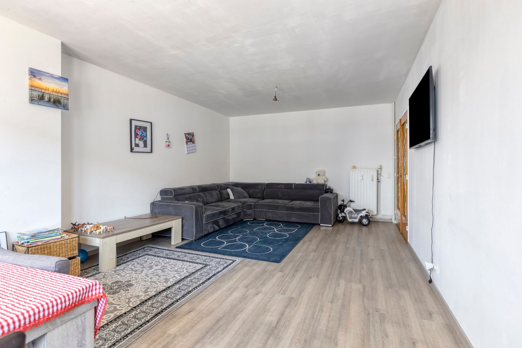 Ruim appartement met 2 slaapkamers en terras. foto 3