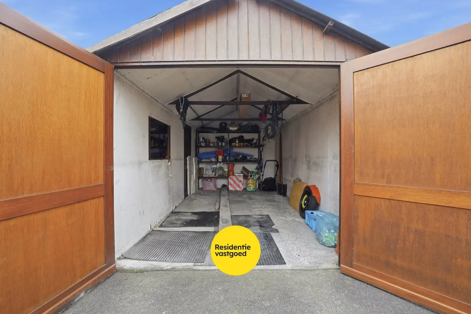 Alleenstaande bungalow met garage en tuin  op 684 m² foto 19