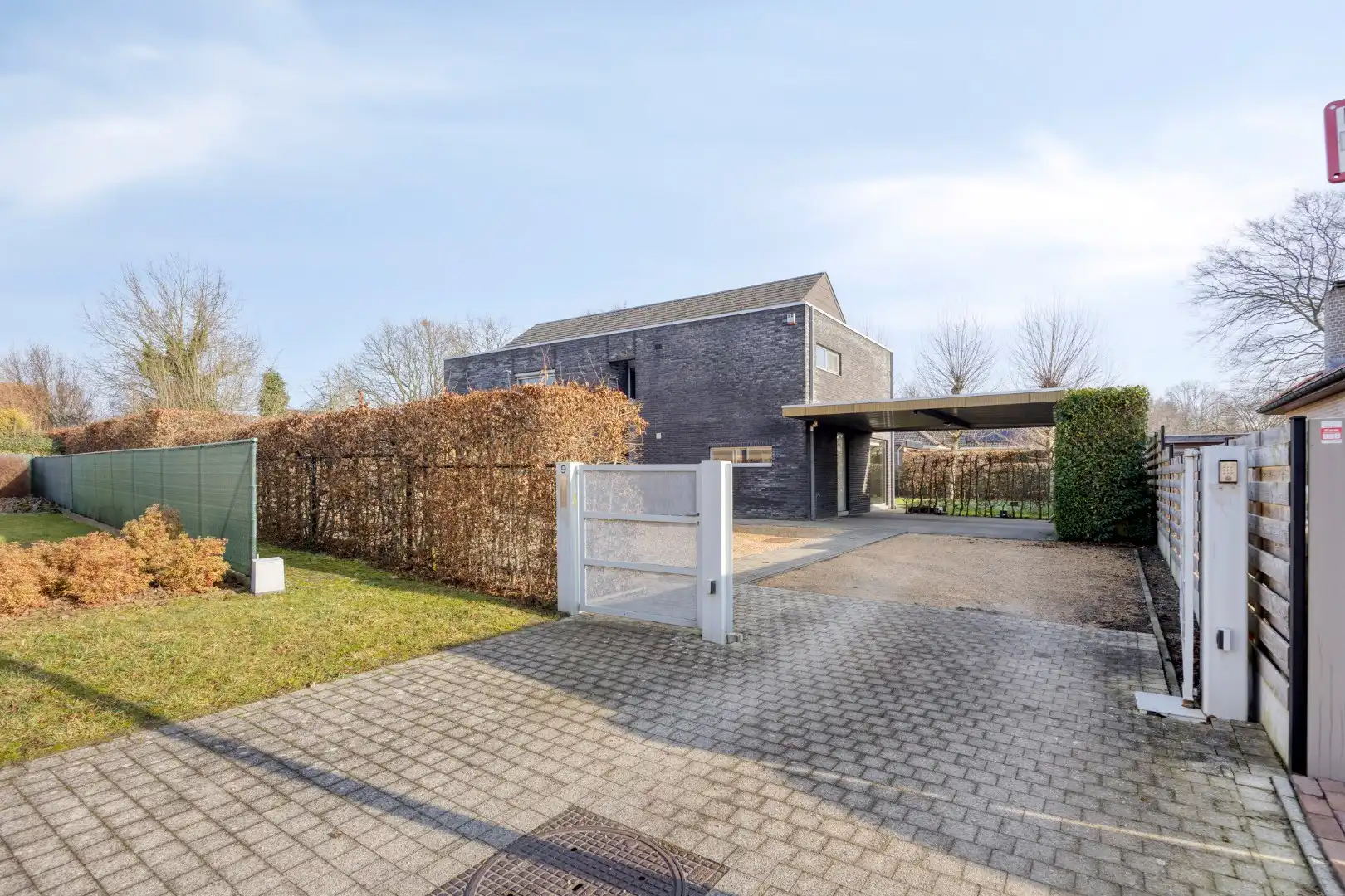 Moderne, ruim ingedeelde woning op een mooi perceel van 13 are met zwembad. foto 37