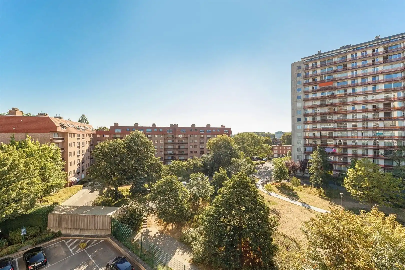 Lichtrijk appartement met panoramisch uitzicht, groot terras en parking foto 17