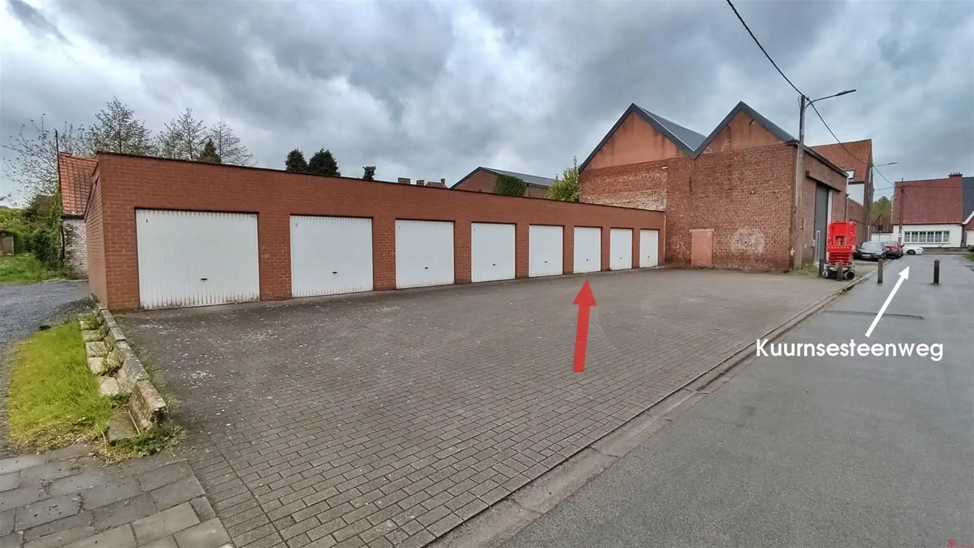 Garagebox in de Koolkappersstraat te Kortrijk. foto {{pictureIndex}}