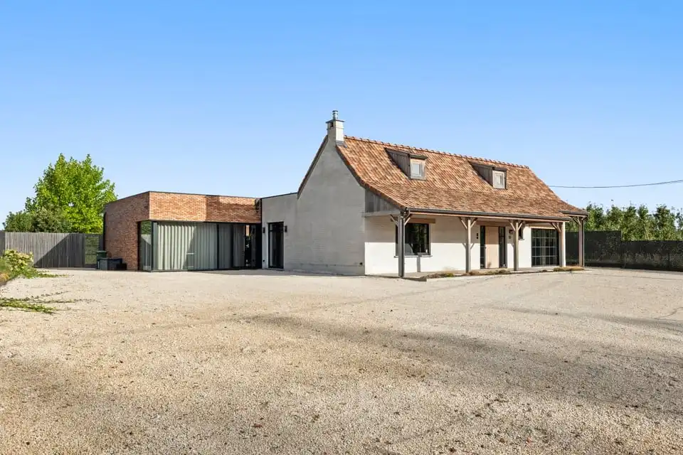 UNIEKE LUXUEUZE VILLA OP EEN PRACHTIG PERCEEL VAN 28A50CA IN SINT-TRUIDEN foto 2