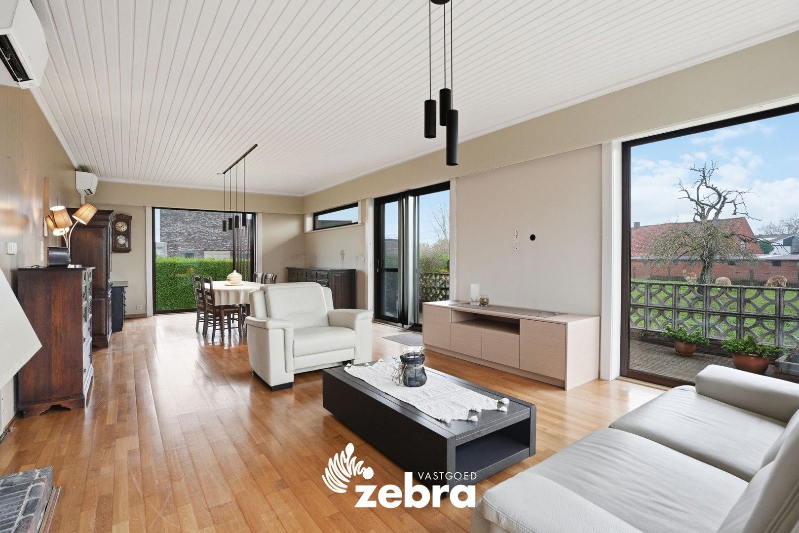 Vrijstaande bungalow op + 1.000 m² met rustige ligging foto 7