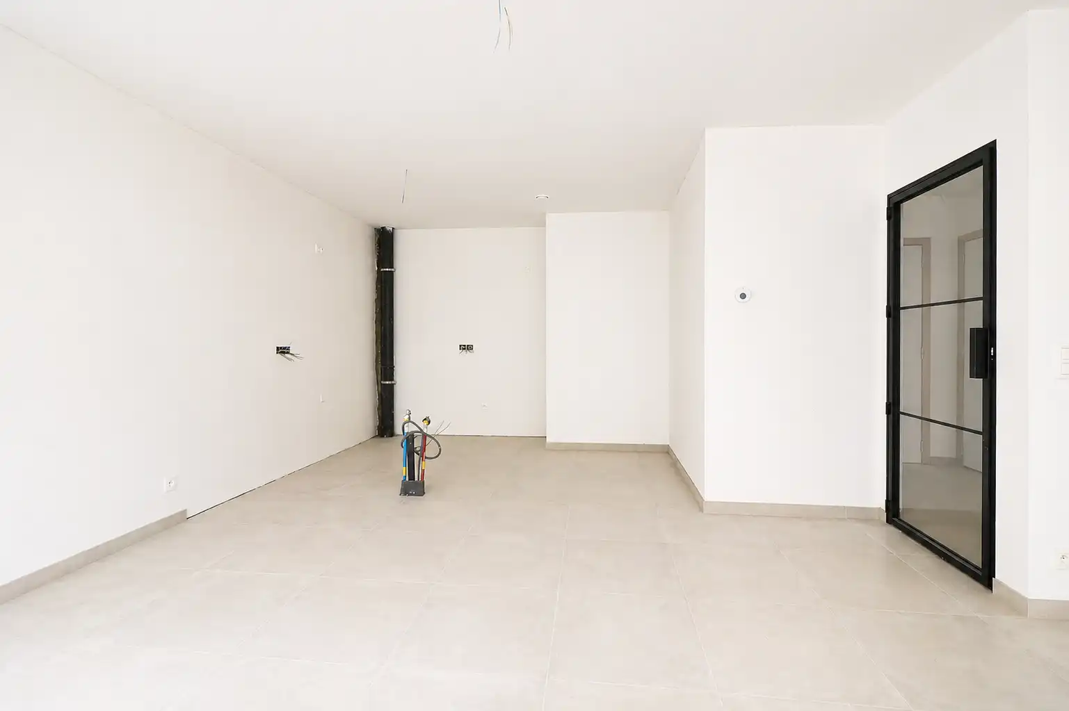 Prachtig 1-slaapkamerappartement met hoogwaardige afwerking, lichtrijke leefruimte en groot terras. foto 3