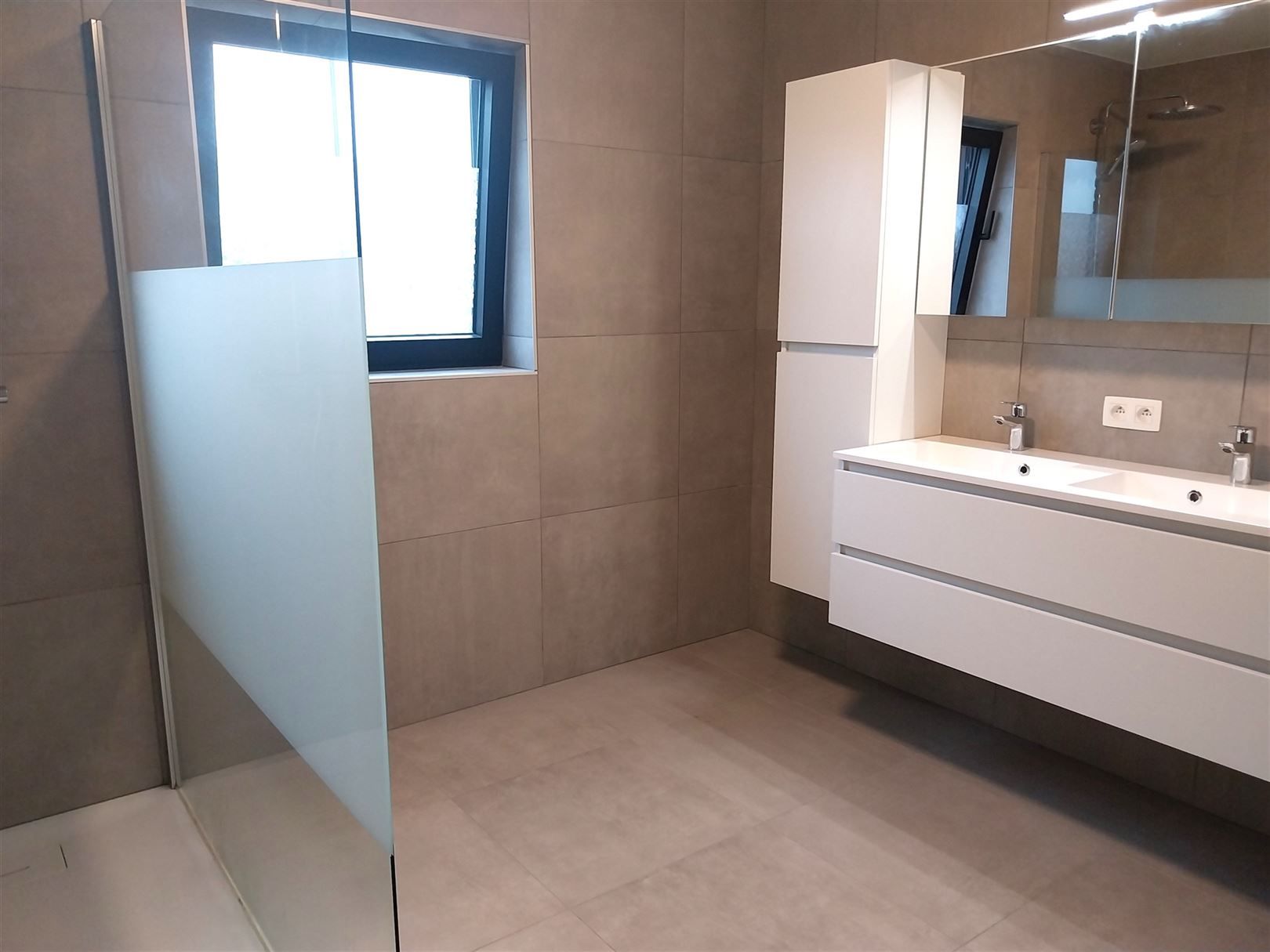 TE HUUR: Vrijstaande woning met 3 slaapkamers te Pelt! foto 14