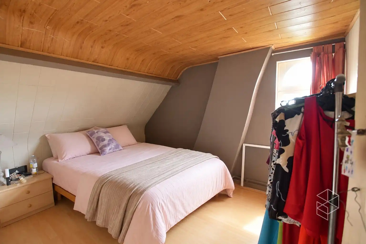 Goed onderhouden woning met 3 slpk, tuin oprit en bijgebouw foto 9