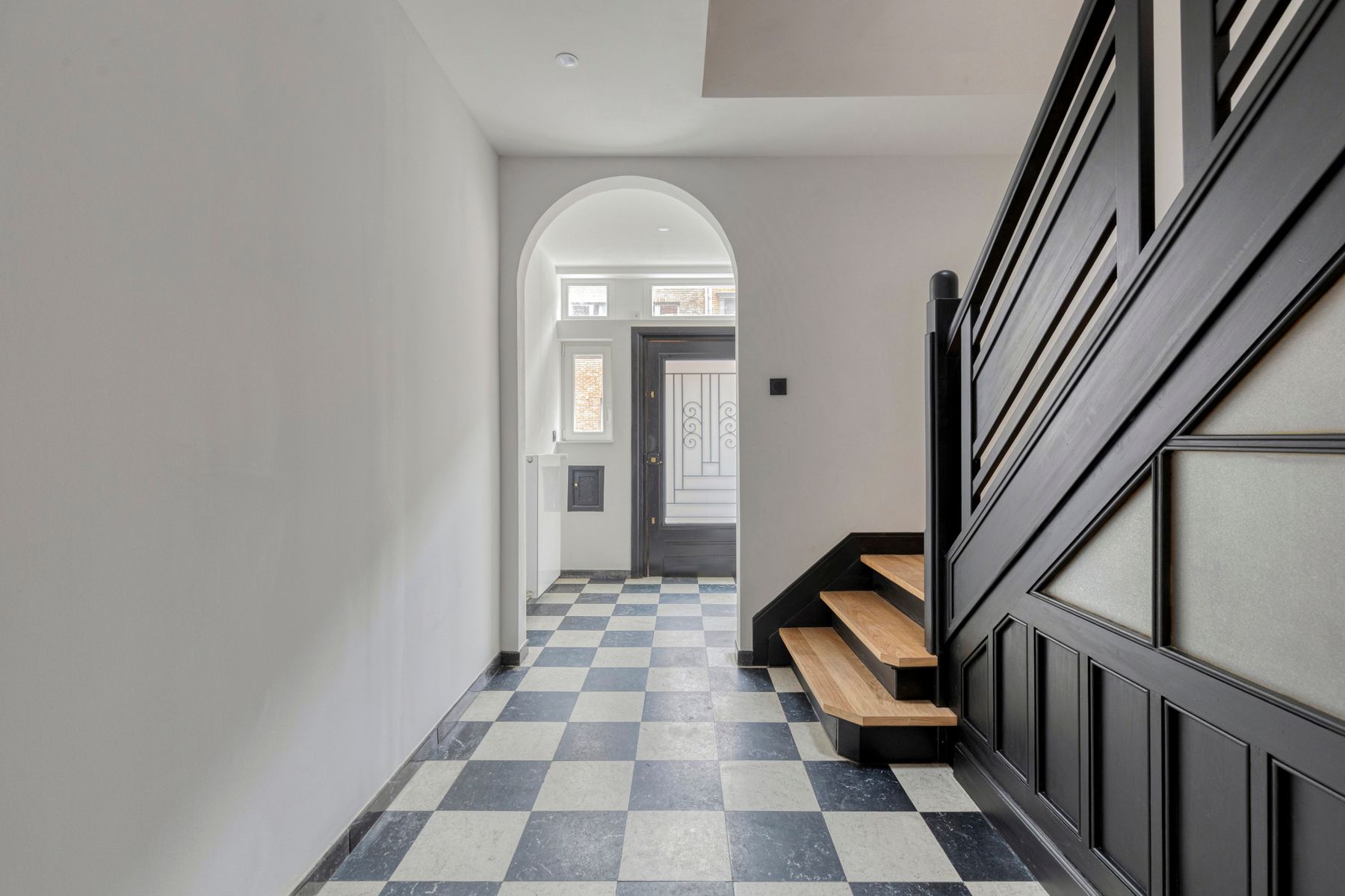 Gerenoveerde (2025) stadswoning met tuin foto 3