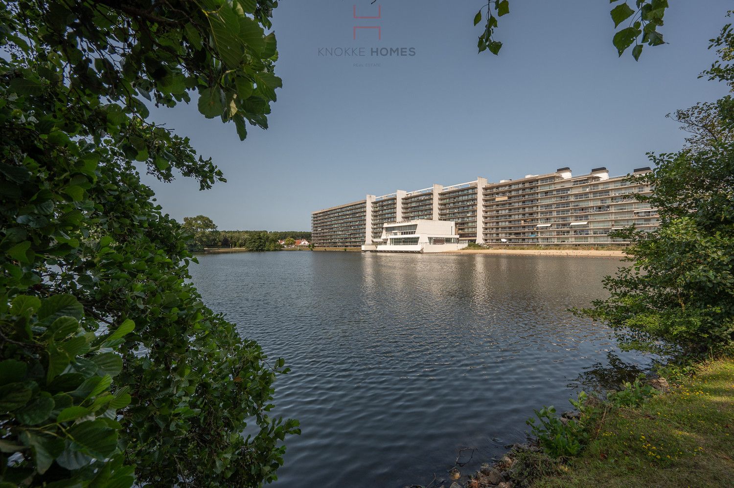 Riant appartement met open zicht over het meer van Duinbergen foto 23
