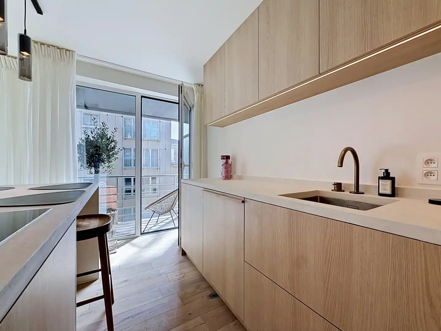 Gerenoveerd appartement met lateraal zeezicht te Nieuwpoort. foto 3
