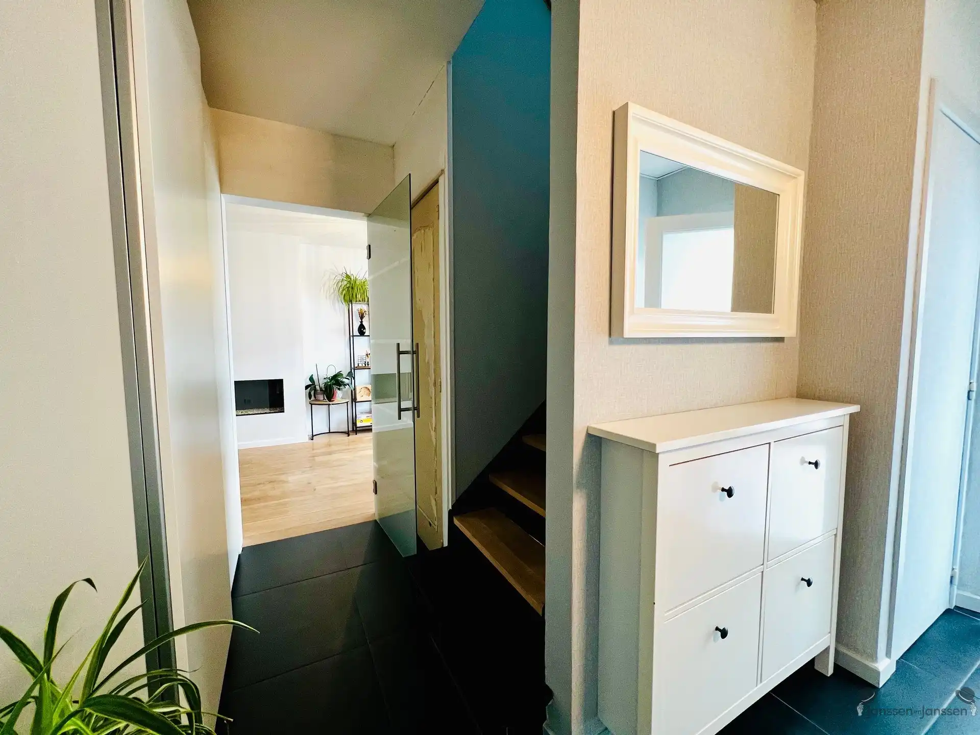Instapklare gezinswoning met 3 slpkmrs & tuin foto 5