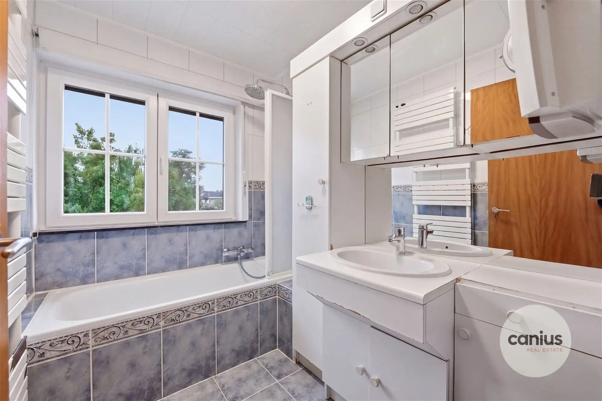 INSTAPKLARE EN VERZORGDE HALFOPEN BEBOUWING MET RUIME TUIN EN DRIE SLAAPKAMERS IN LANDEN foto 15