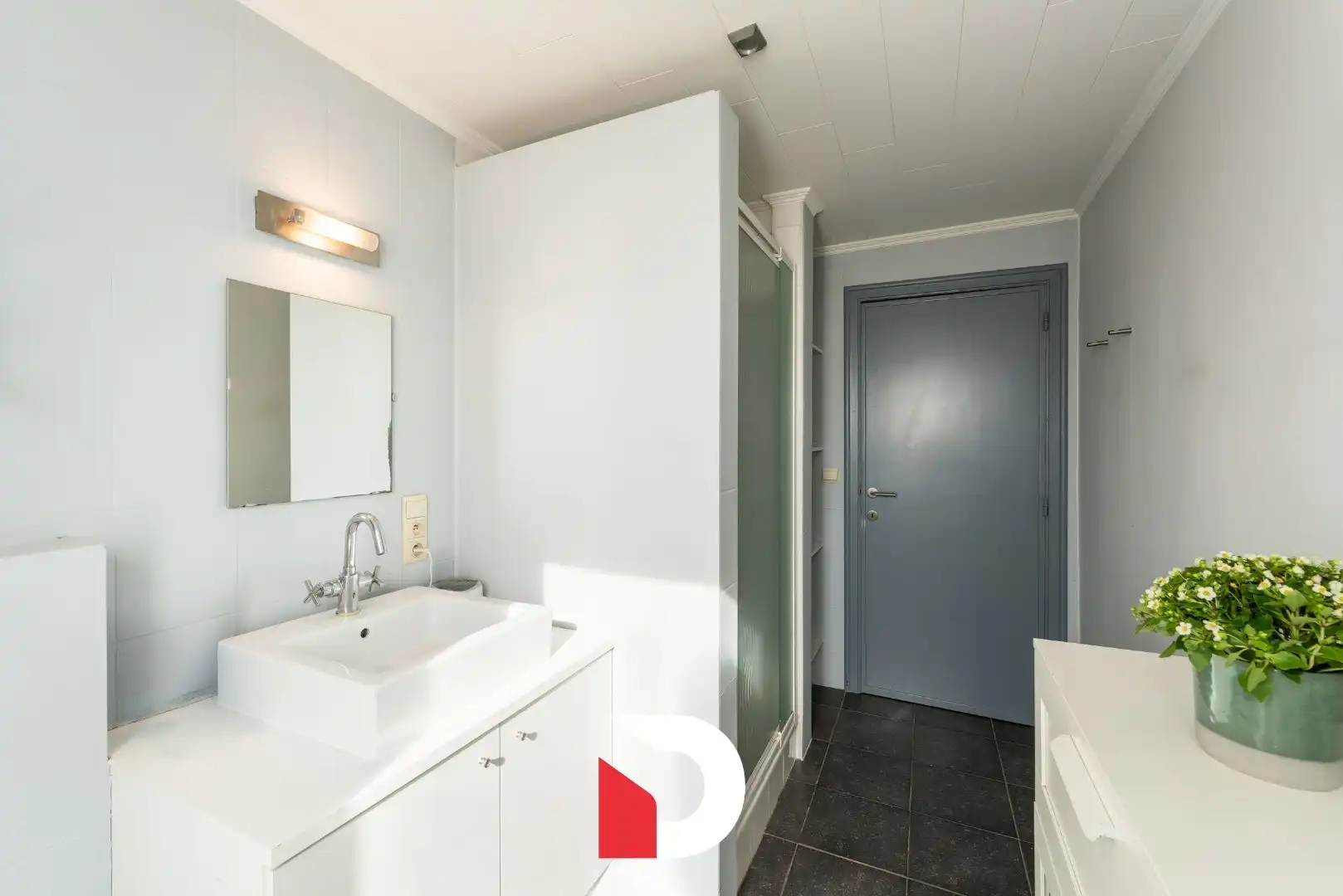 Handelswoning met veel potentieel op toplocatie in hartje Kristus-Koning (Brugge) foto 13
