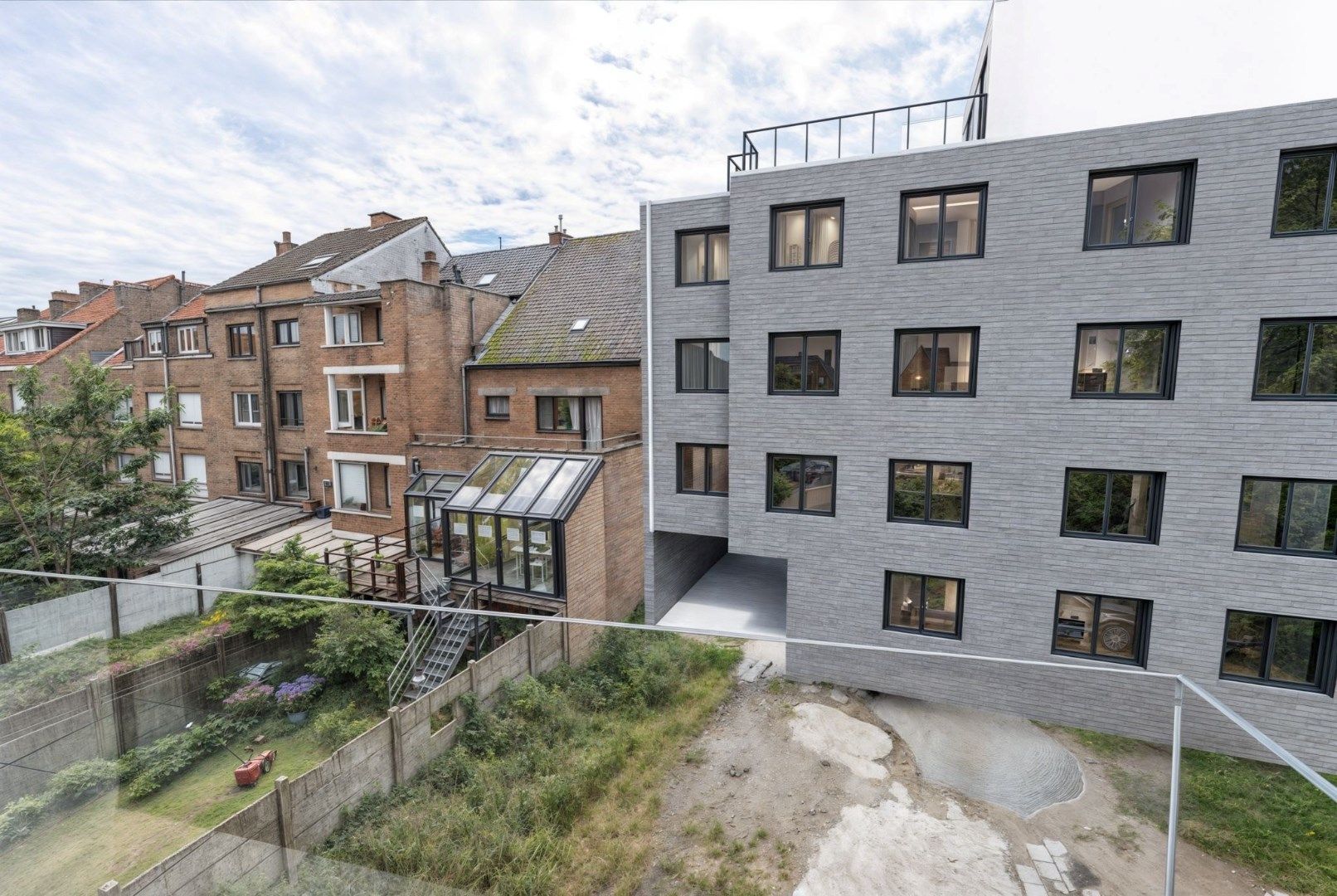 Vernieuwbouw – Luxueuze appartementen in een standingvol gebouw met glorieuze gevel op een boogscheut van het strand te Mariakerke! foto 24