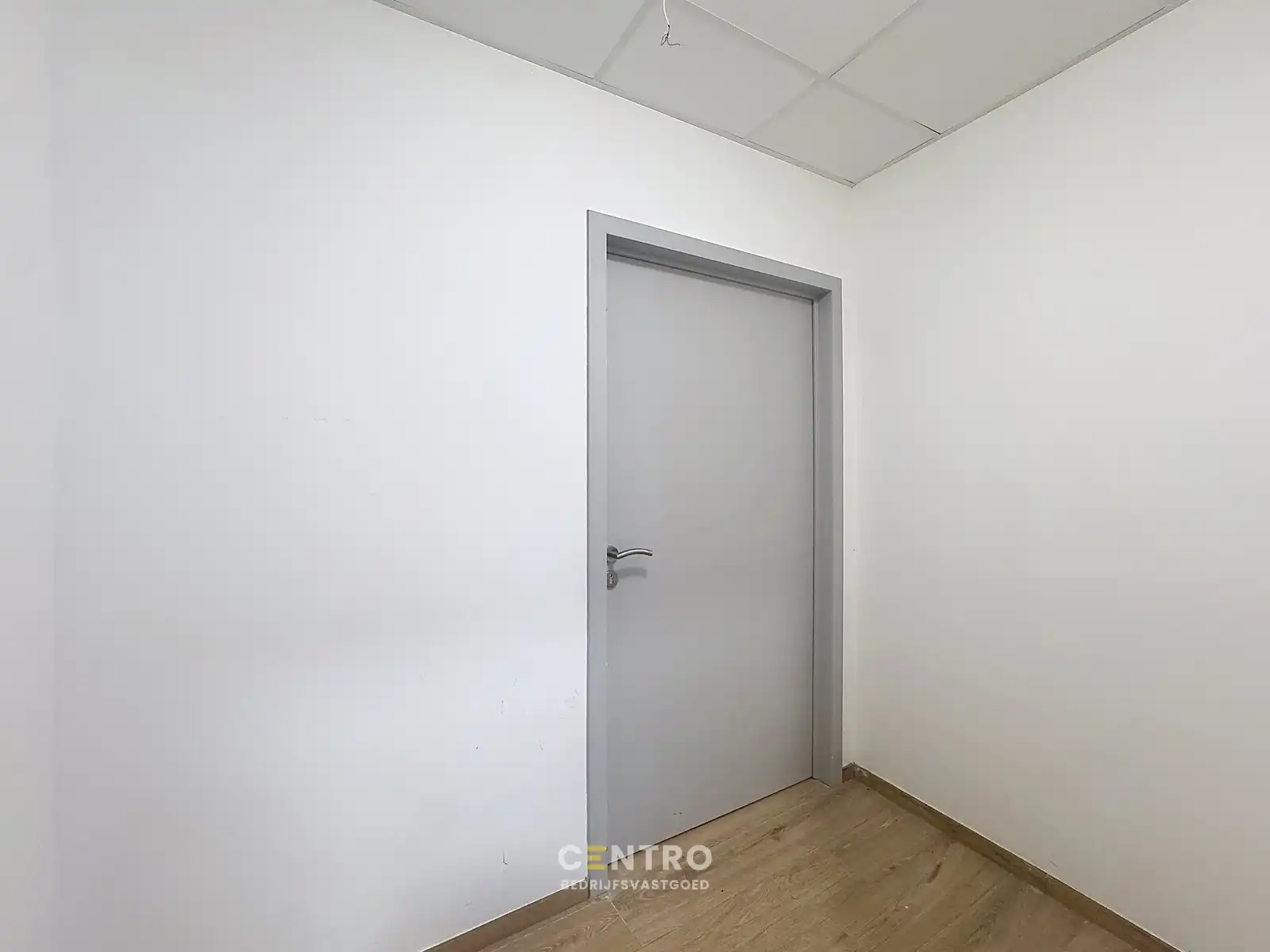 Handelspand op centrale ligging te Ledegem! foto 8