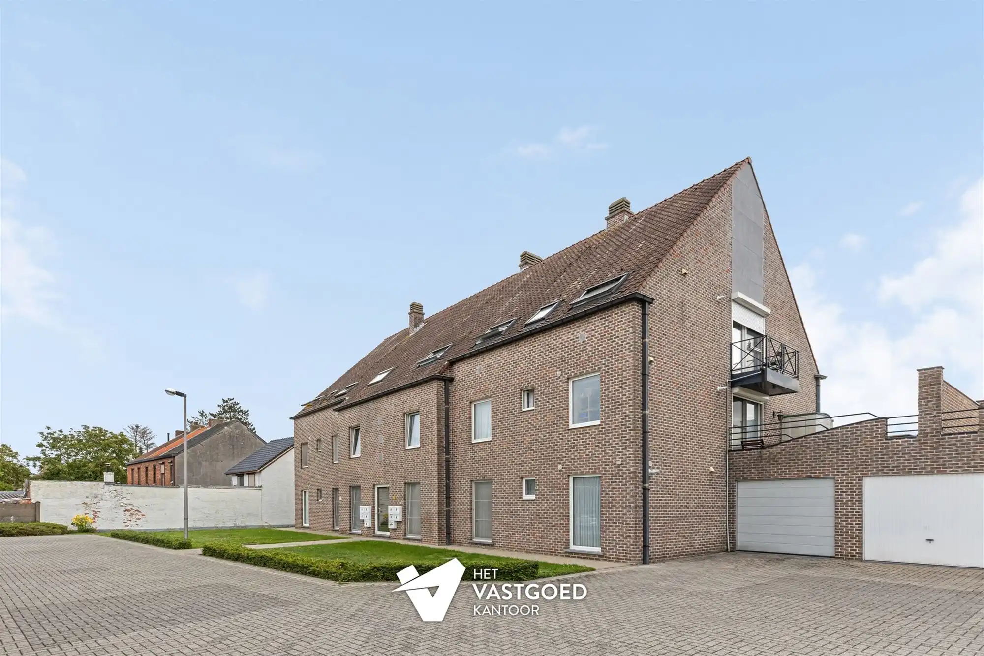 RUIM GELIJKVLOERS 2 SLAAPKAMER APPARTEMENT MET OVERDEKTE AUTOSTAANPLAATS IN BERINGEN CENTRUM foto 24