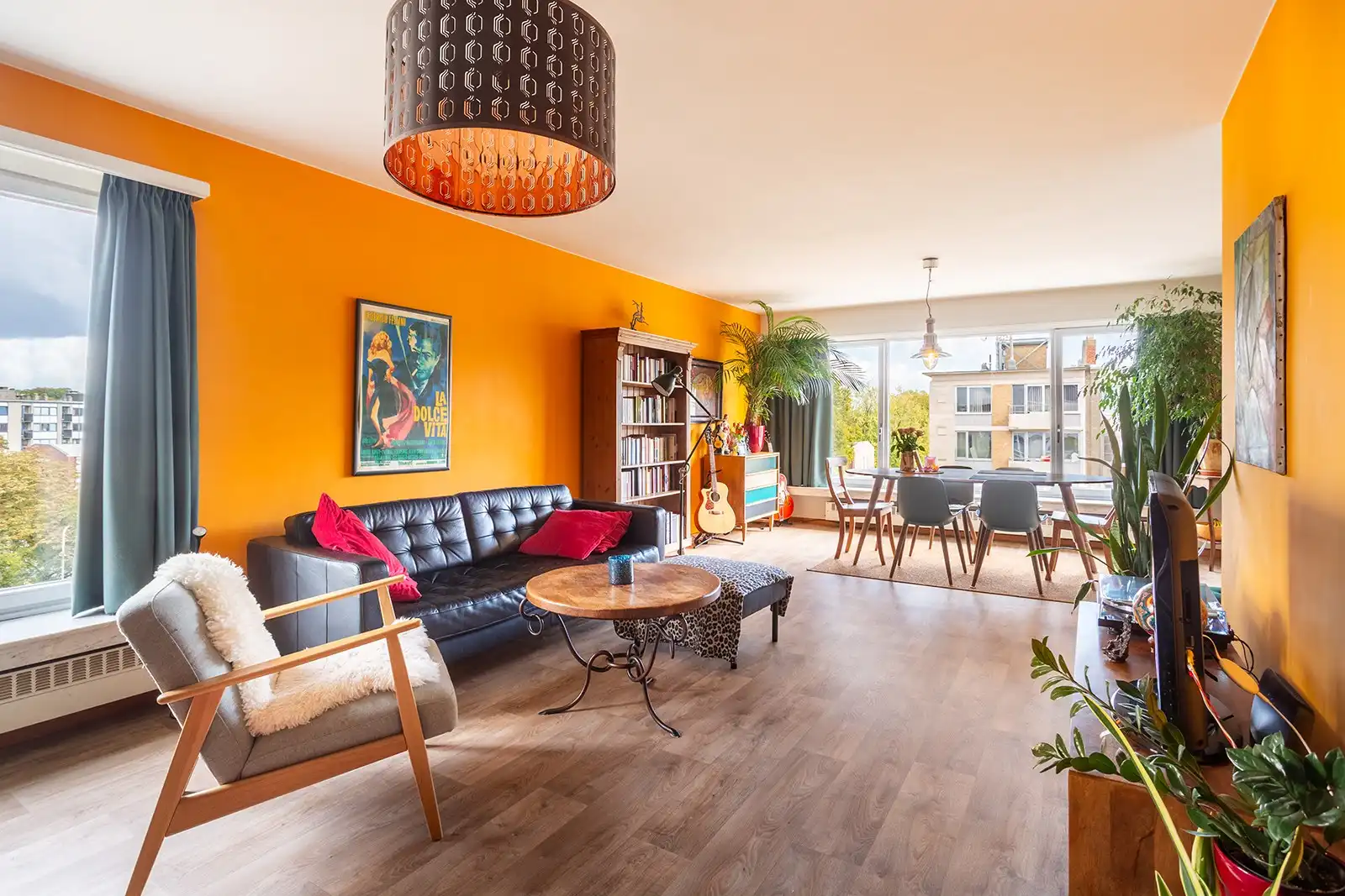 Ruim en licht appartement met 3 slaapkamers en terras foto 4
