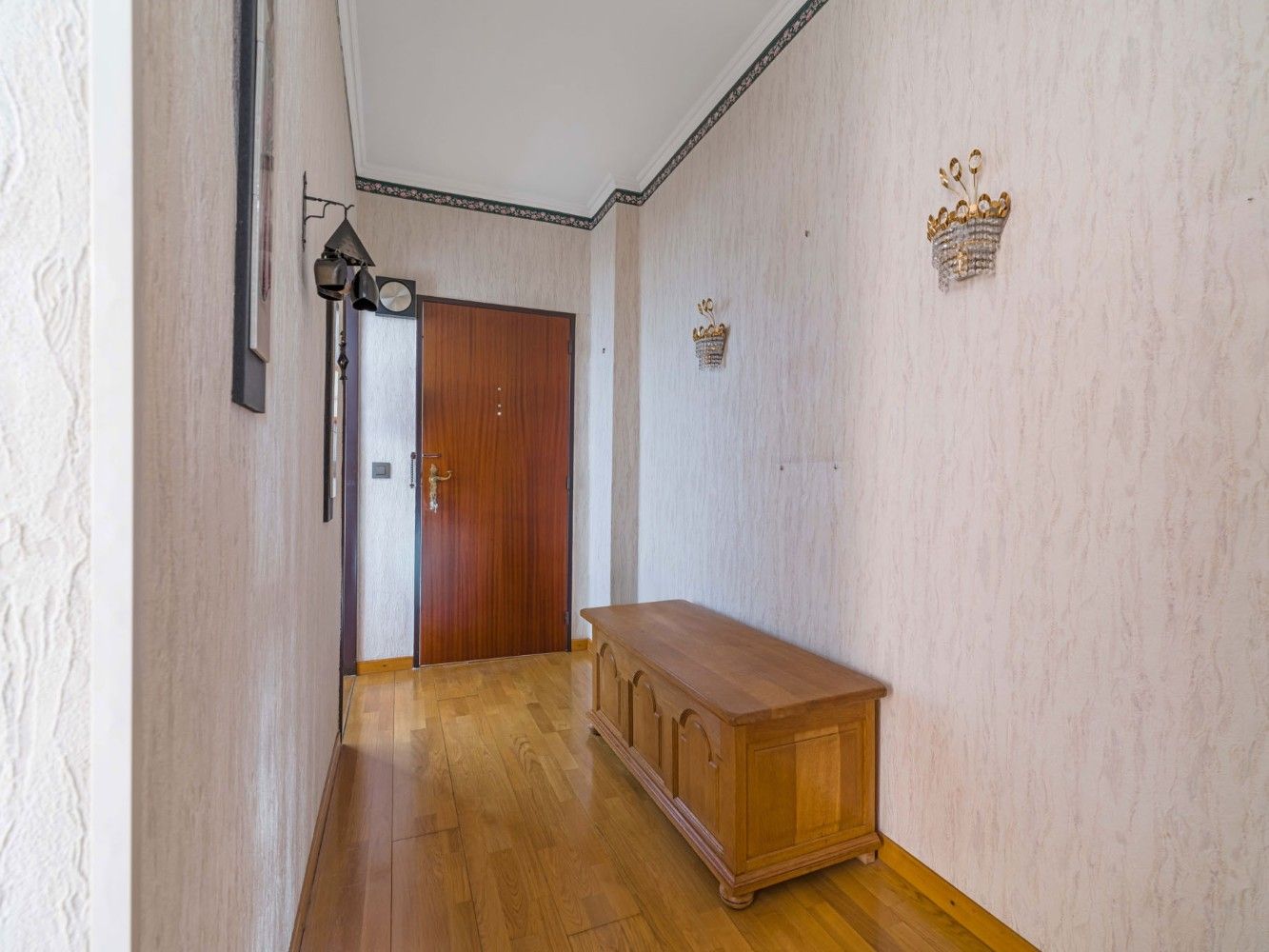 Keurig, instapklaar app. op 2e verd. met 2 slpk., terras en garage foto 2