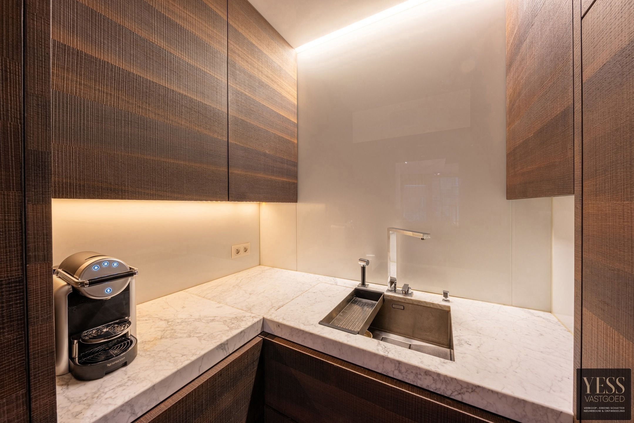Exclusief gerenoveerd gelijkvloers appartement in Knokke! foto 13