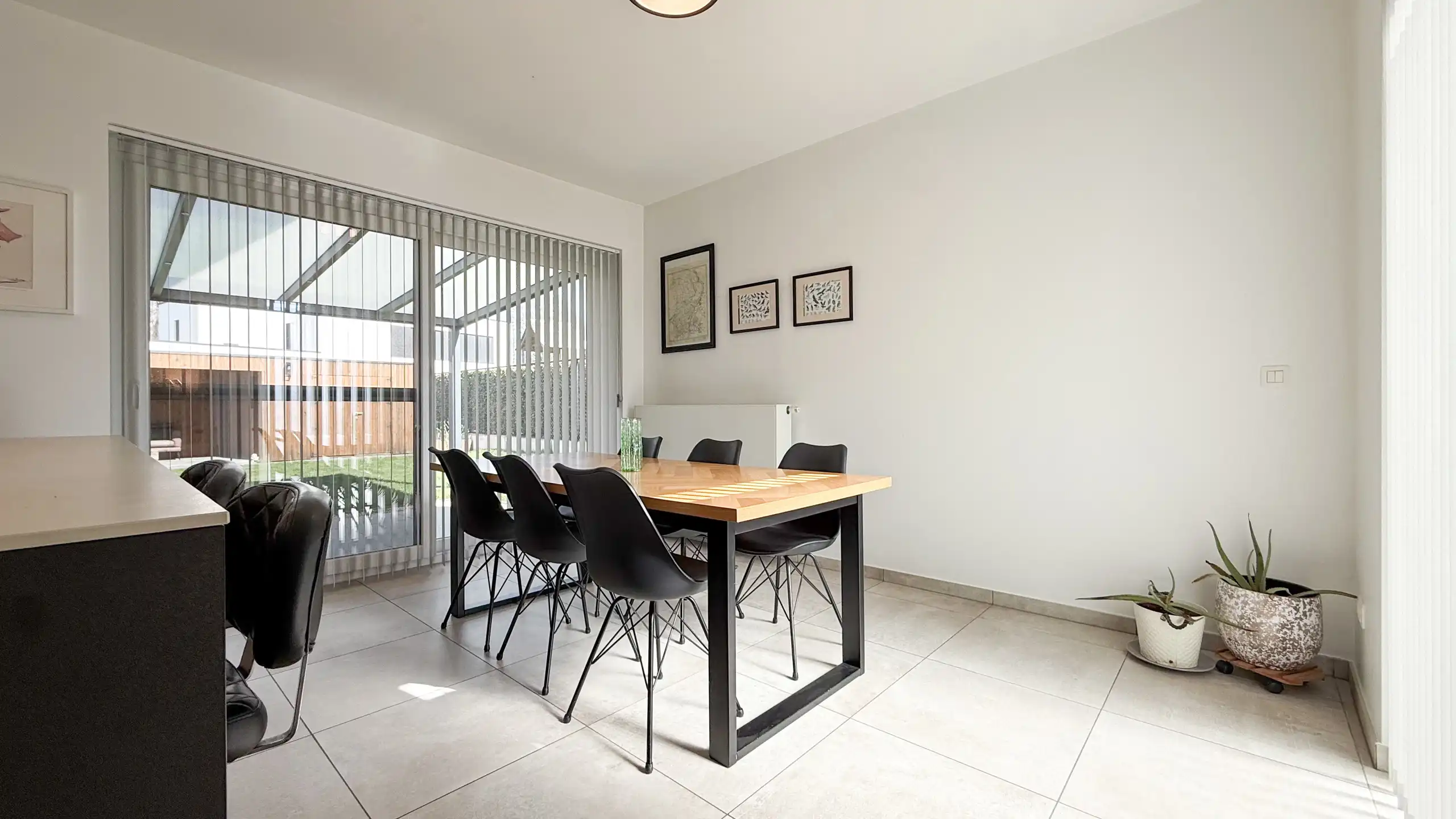 Instapklare energiezuinige woning (2020) met tuin en carport foto 10