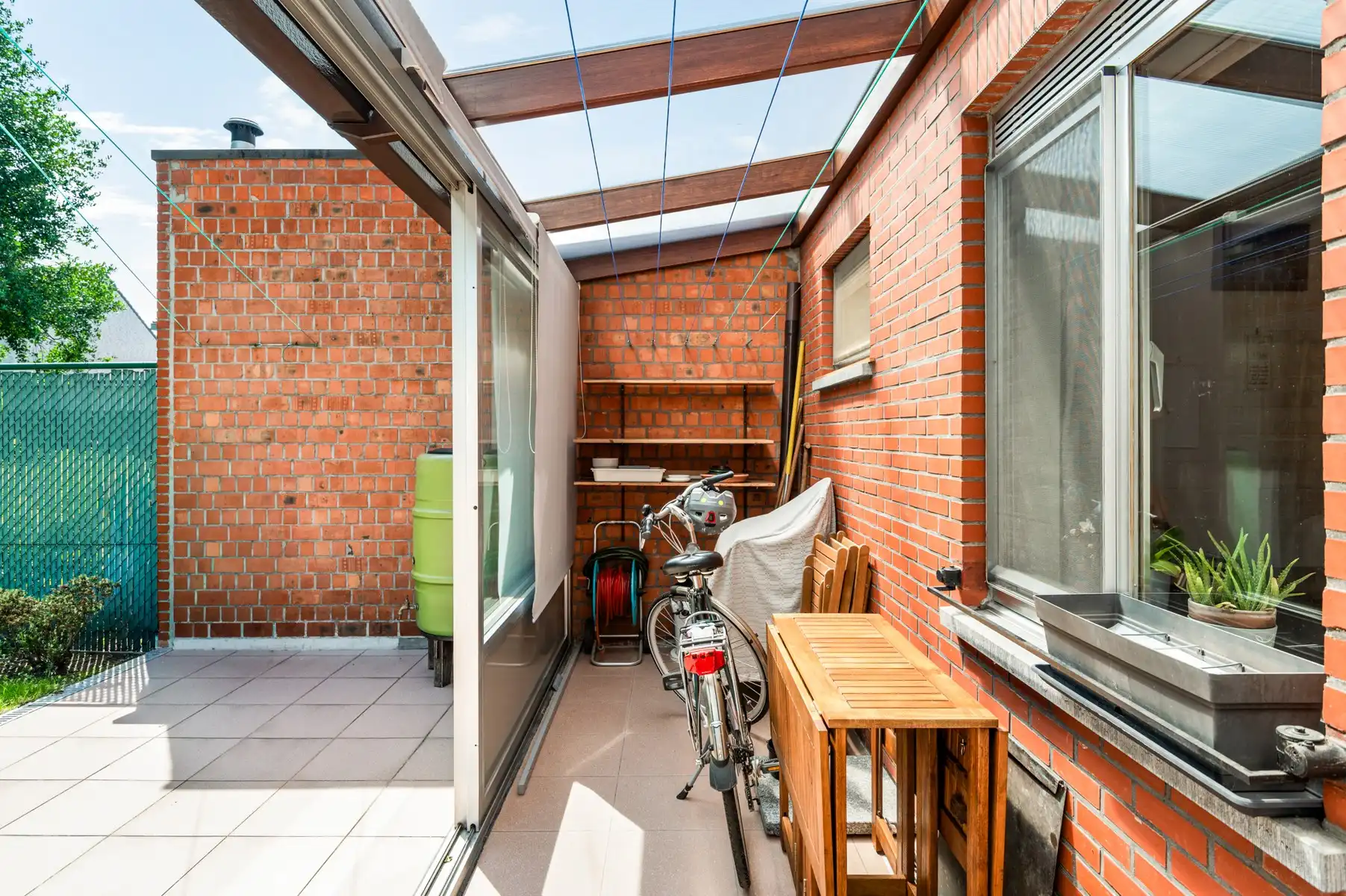 Goed gelegen woning met 3 slaapkamers, zonnige tuin en inpandige garage foto 7