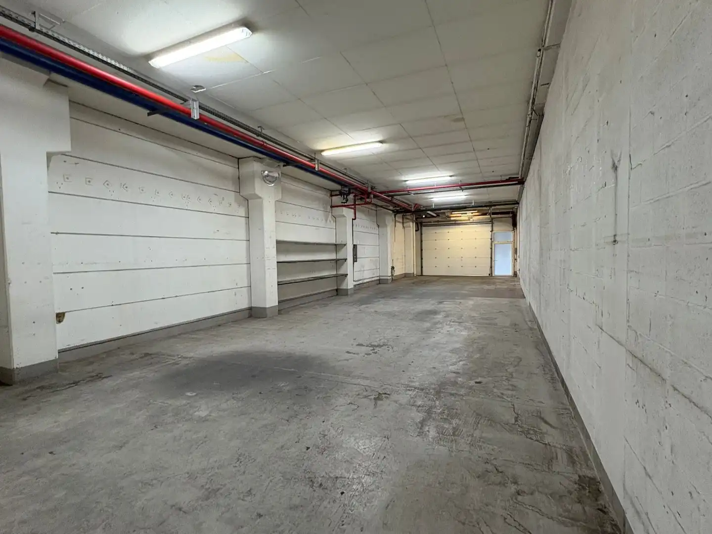 Bedrijfshal / opslagloods van +- 180m² !  foto 4