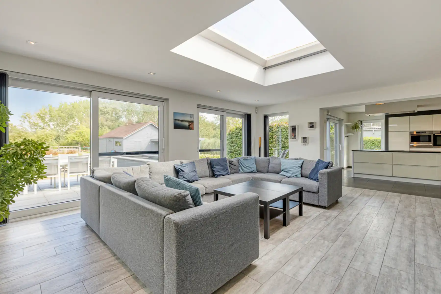 Unieke ruime woning met praktijkruimte + 5(6)slpkmrs op 25 a foto 2