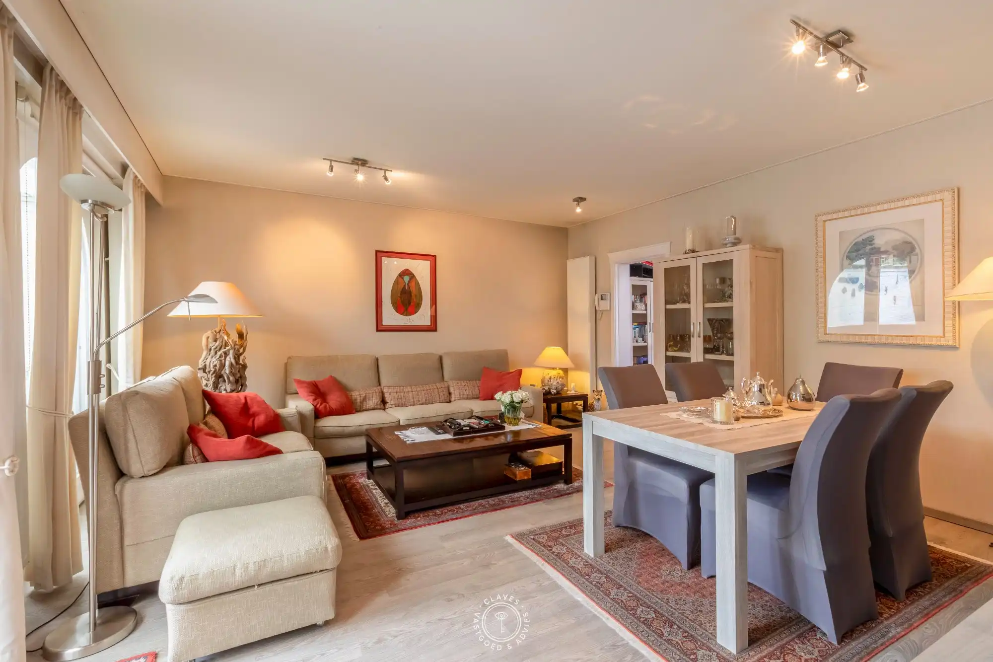 Opbrengsteigendom (ruime burgerwoning) bestaande uit 2 appartementen en garage foto 4