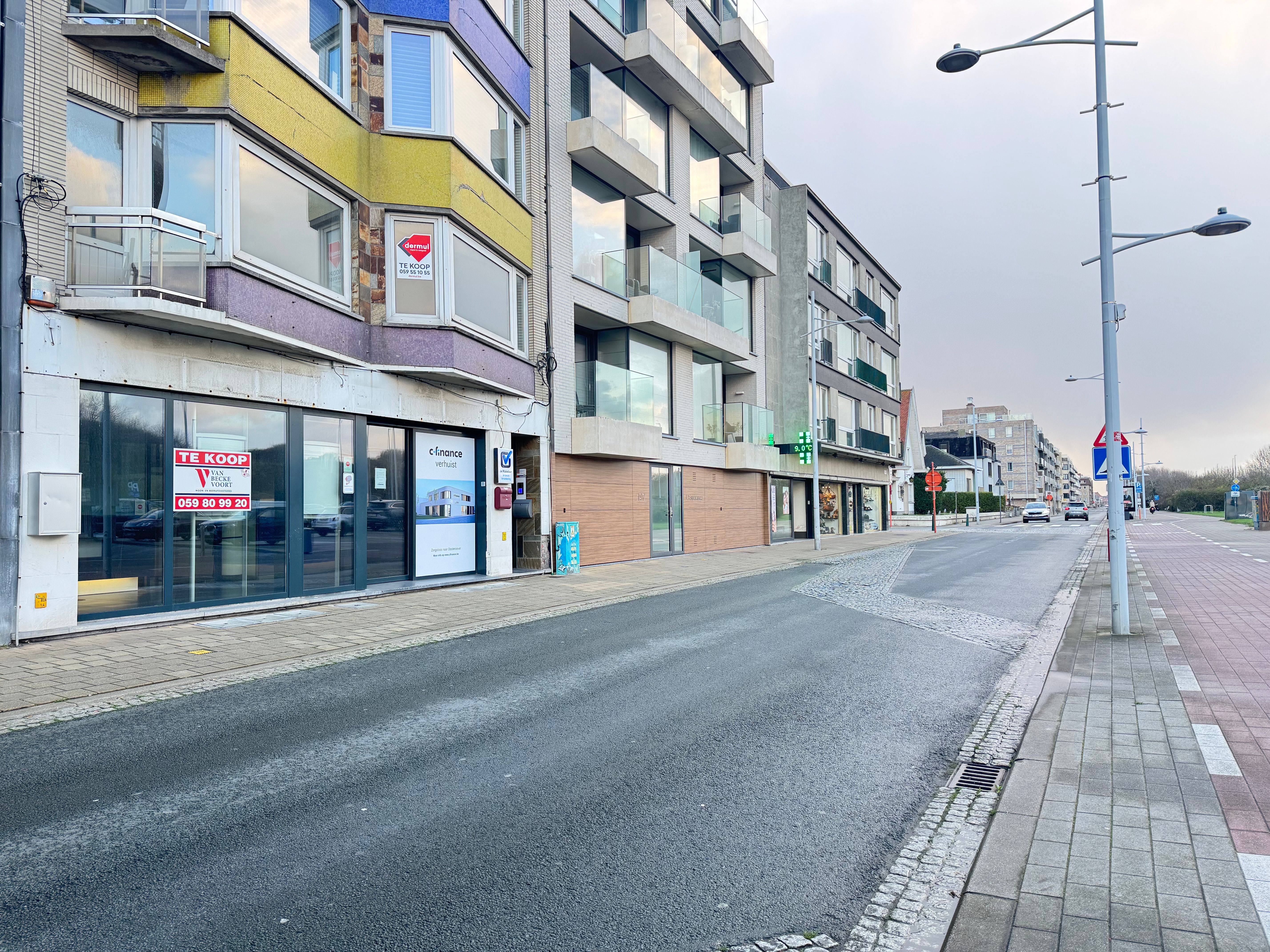 Handelsgelijkvloers 200 m² foto {{pictureIndex}}