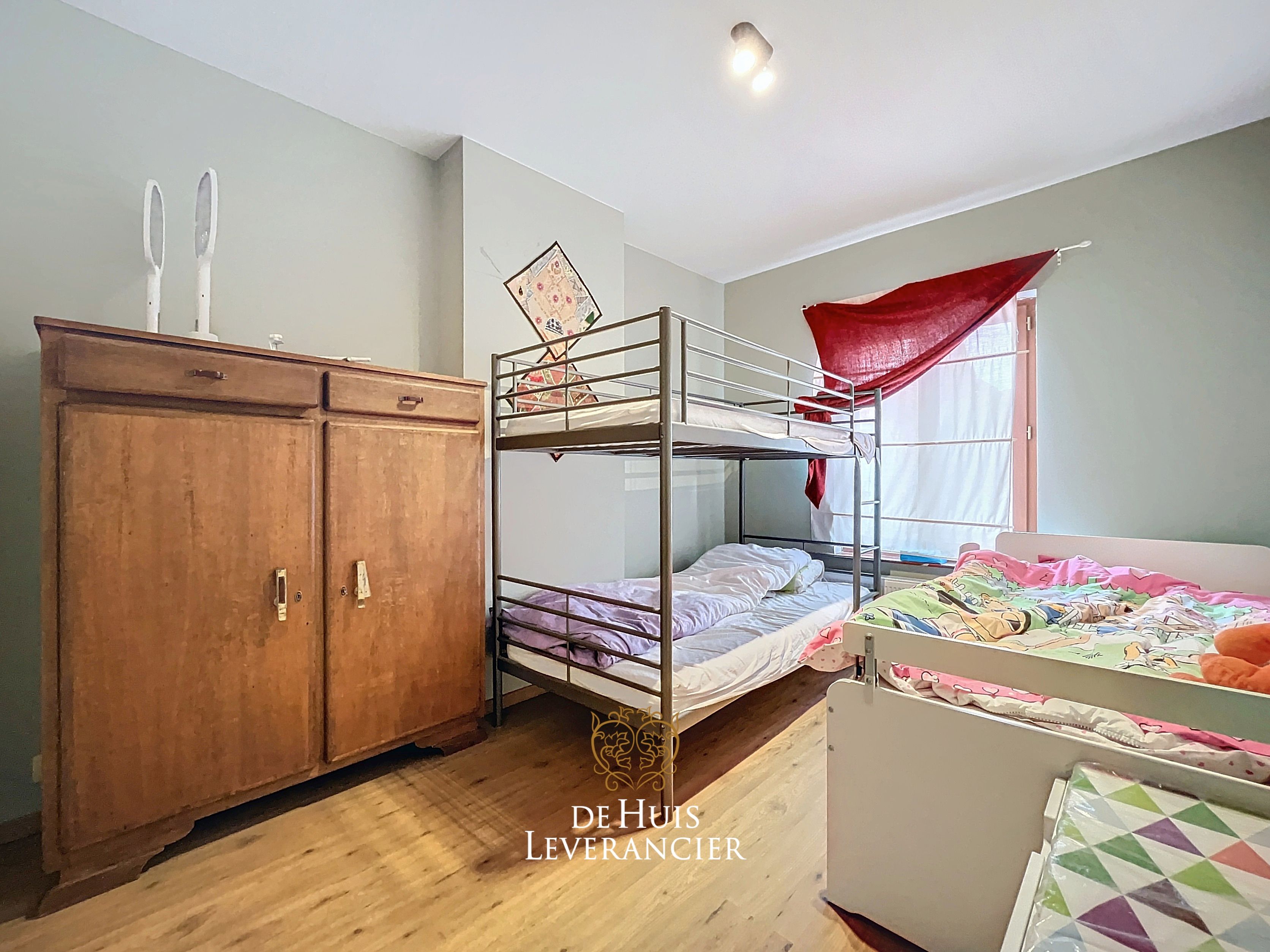 RUIME woning te koop (8 slpks, 2 badk) die ook perfect als tweewoonst kan dienen foto 32