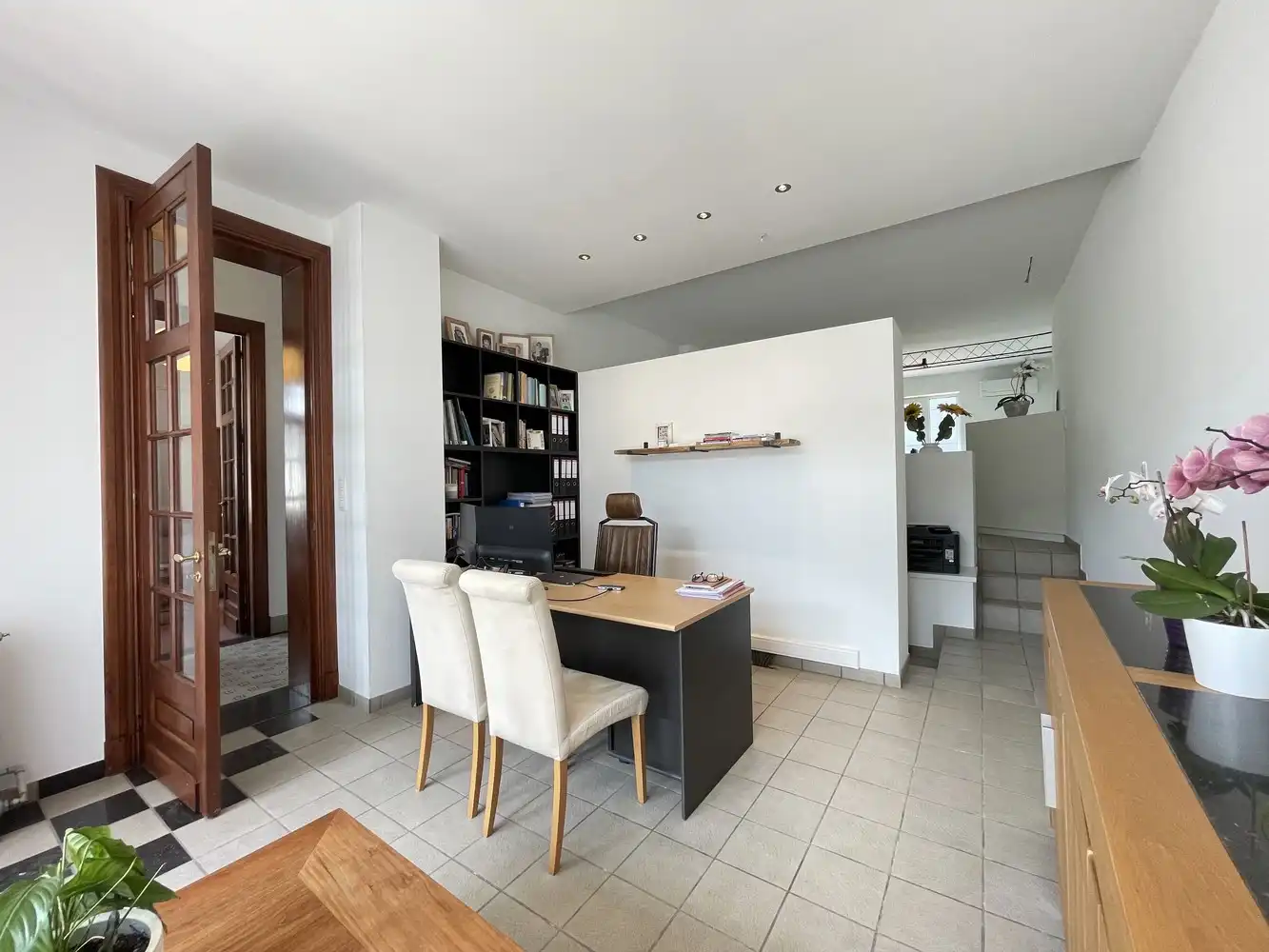 Unieke gerenoveerde woning met 5 slaapkamers en bureau foto 12