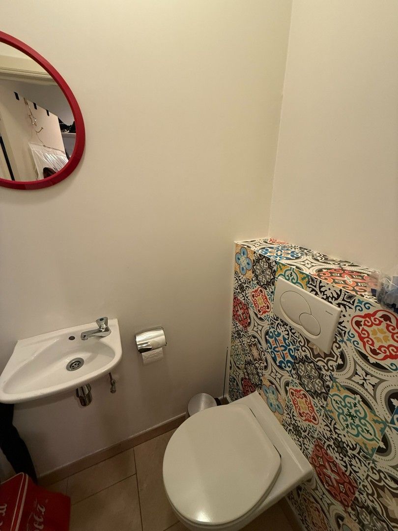 Gelijkvloers appartement met 2 slaapkamers, terras en ruime tuin te Hasselt. foto 8