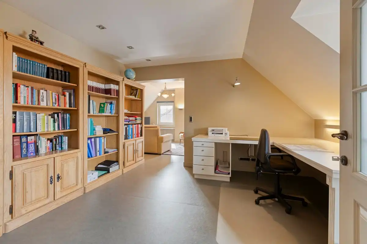 Ruime villa met prachtig aangelegde tuin in een rustige omgeving foto 19