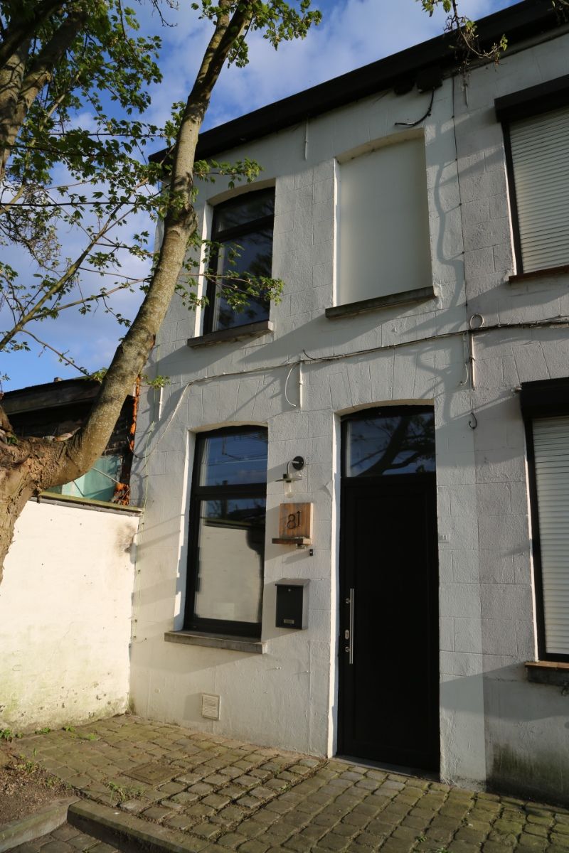 Op en top ingericht, volledig gerenoveerd beluikhuisje. Energielabel B, elektriciteit  goedgekeurd, zonnepanelen... foto {{pictureIndex}}