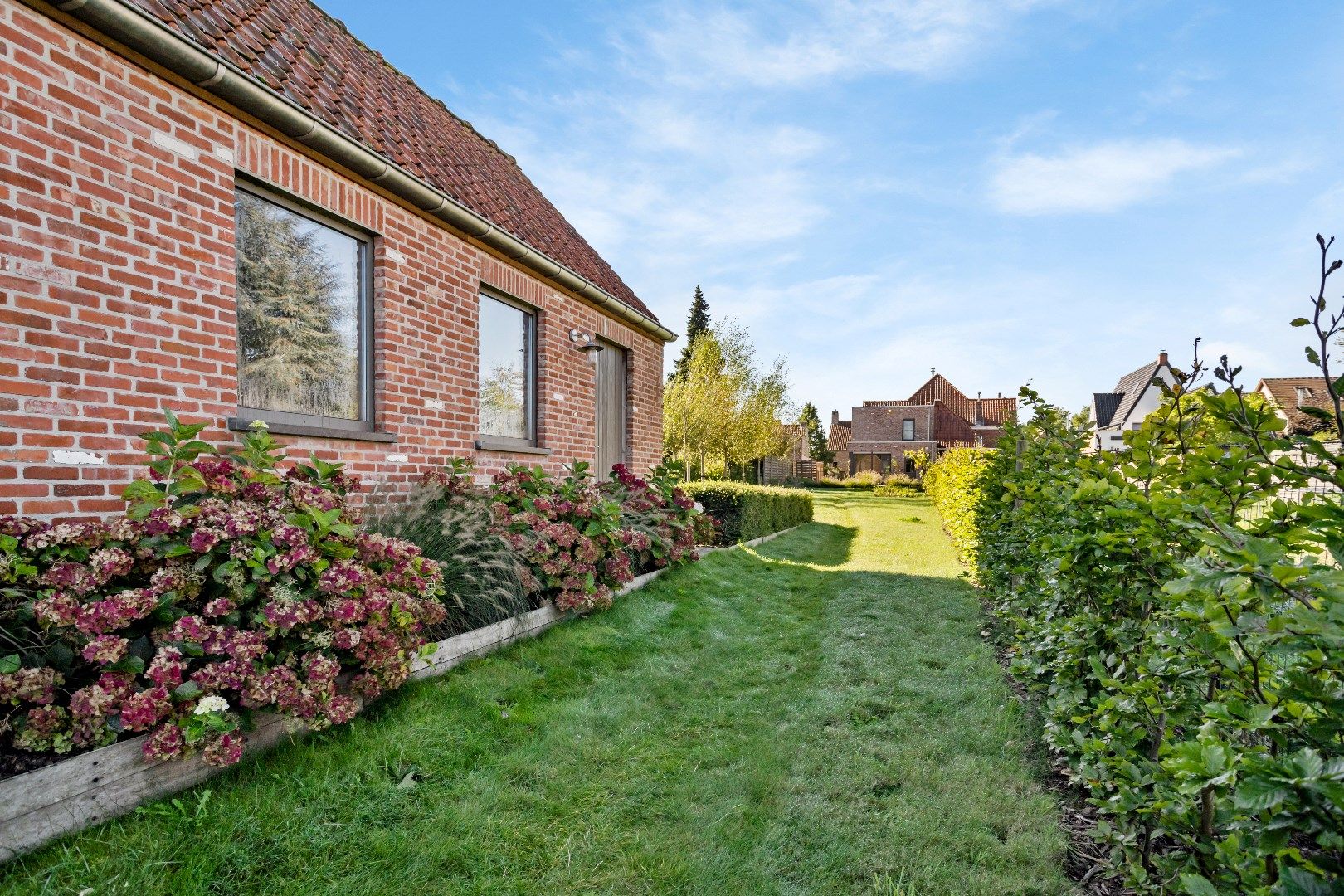 Deze prachtige woning werd 10 jaar geleden volledig gerenoveerd en biedt een moderne en comfortabele leefomgeving. foto 27