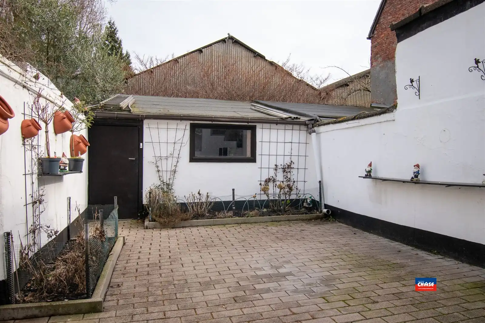 Te renoveren rijwoning met twee slaapkamers en tuin foto 11