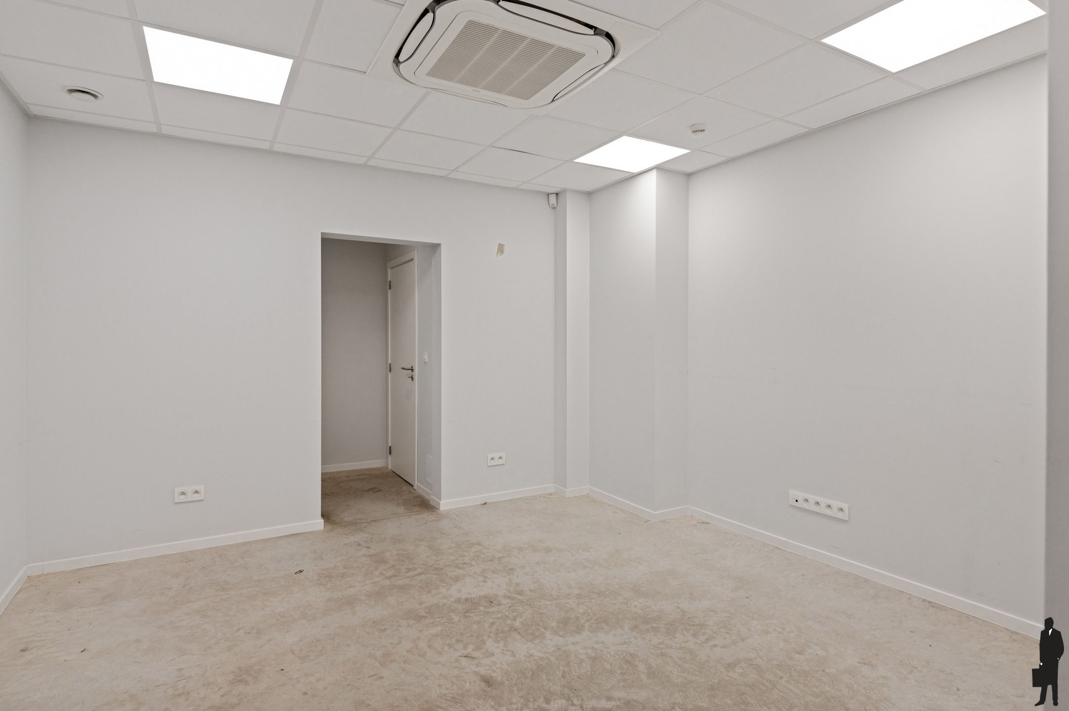 Recent handelspand (ca. 120m²) met 2 autostaanplaatsen foto 7