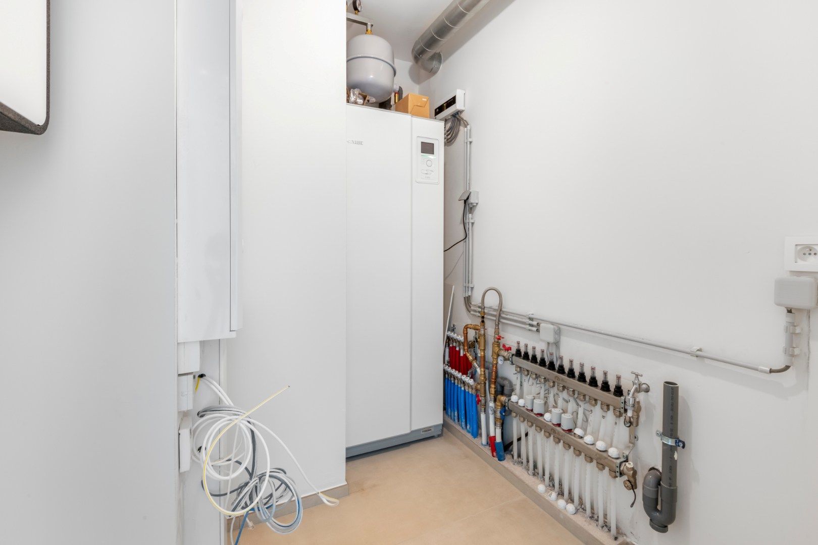 Nieuw, uitzonderlijk hoekappartement met frontaal zeezicht. INCLUSIEF inpandige garagebox.  foto 18
