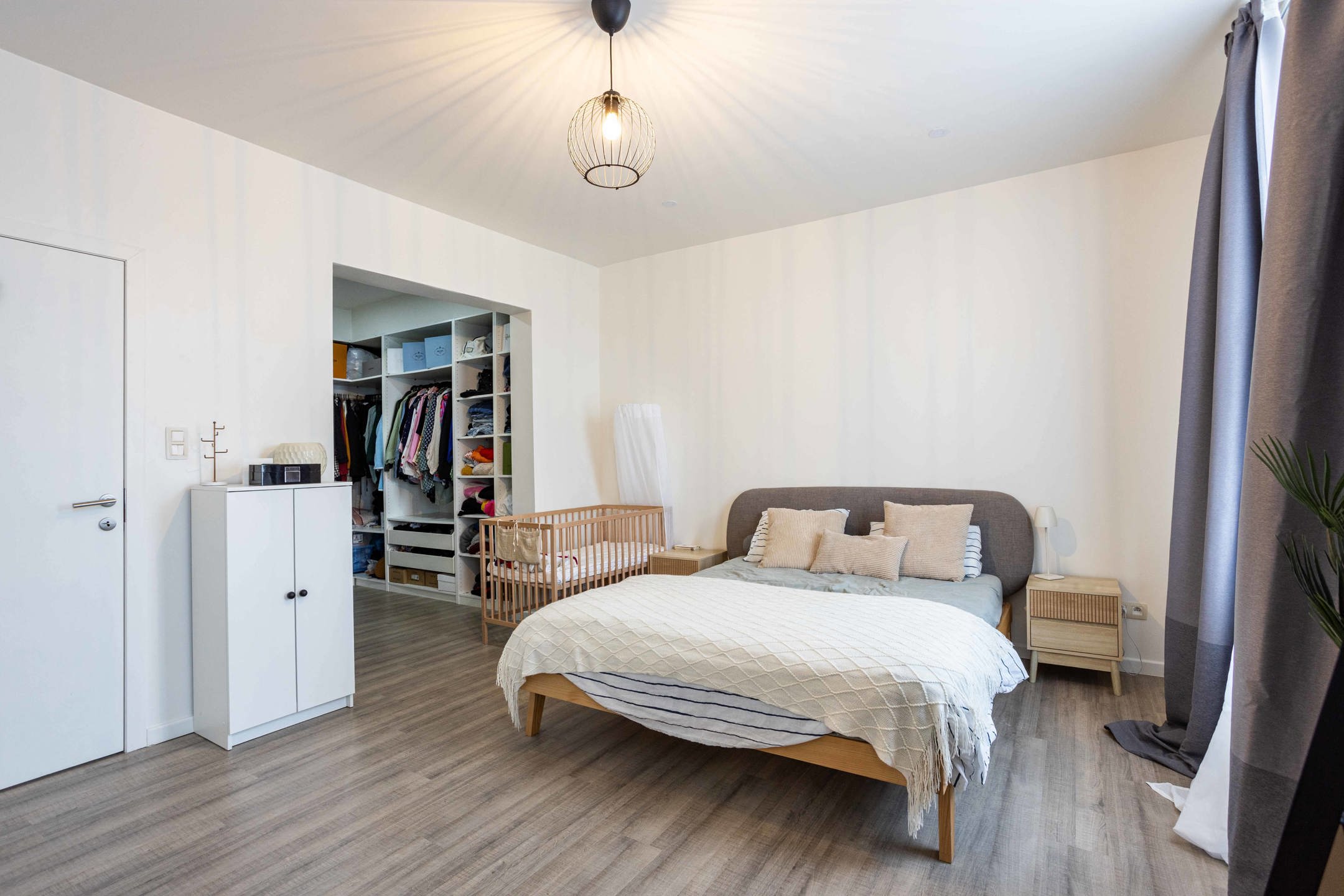 Volledig gerenoveerde, stijlvolle ruime woning foto 15