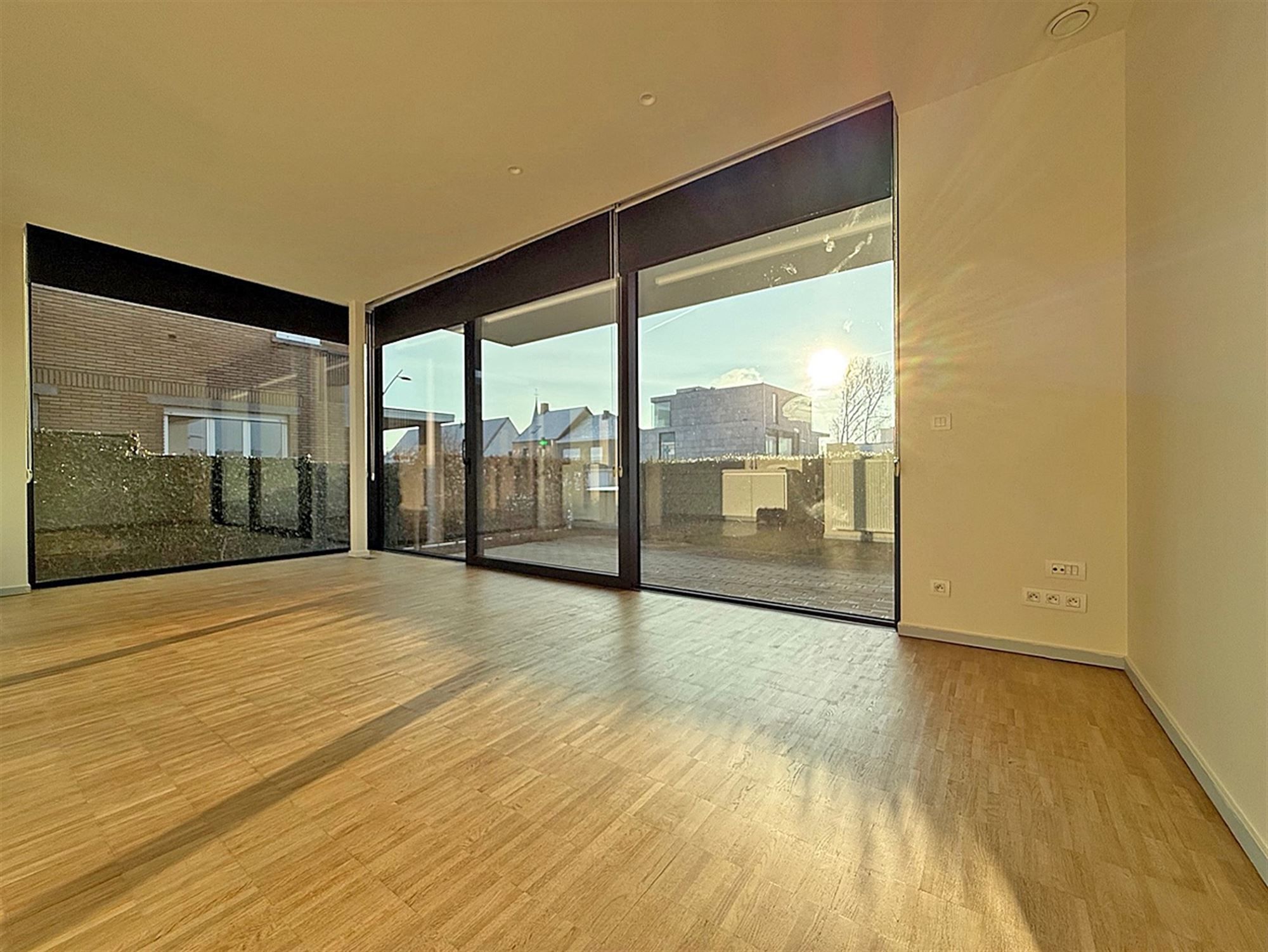 INSTAPKLAAR gelijkvloers APPARTEMENT met 1 slaapkamer, garage, buitenstaanplaats en terras foto 7