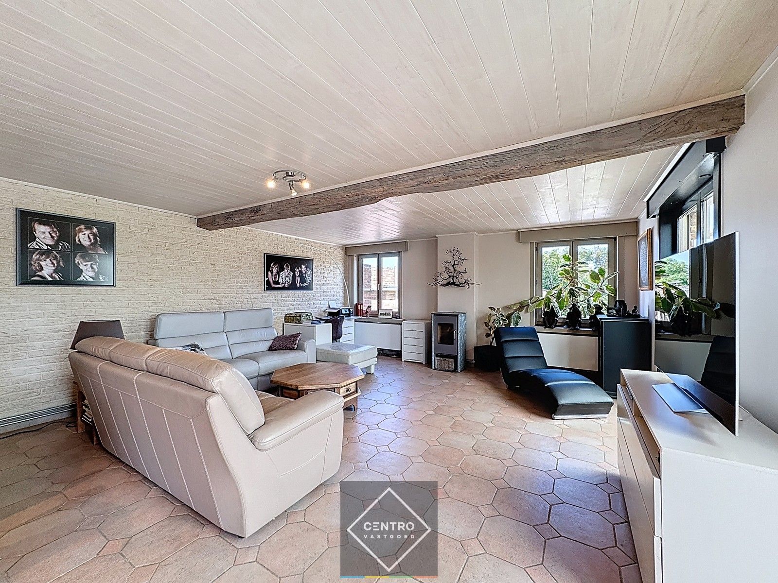 Idyllisch gelegen woning op 10.162m2 grond! foto 4