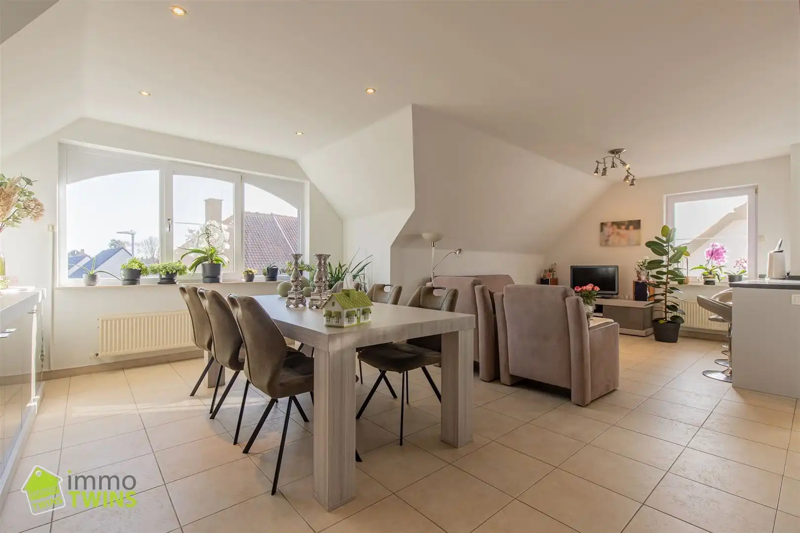 Duplex app met garage  foto 2