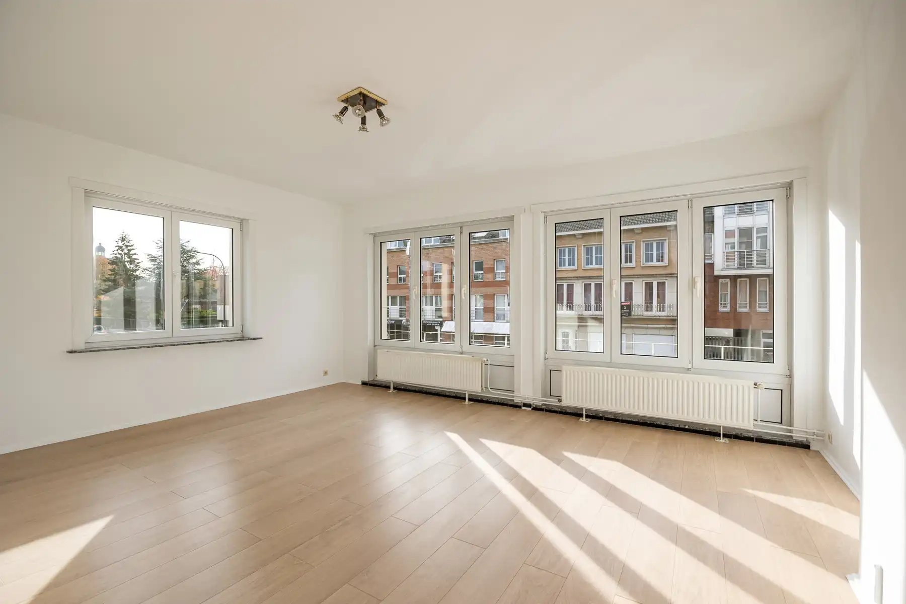 Appartement met 2 slaapkamers, terras en parkeergelegenheid foto {{pictureIndex}}