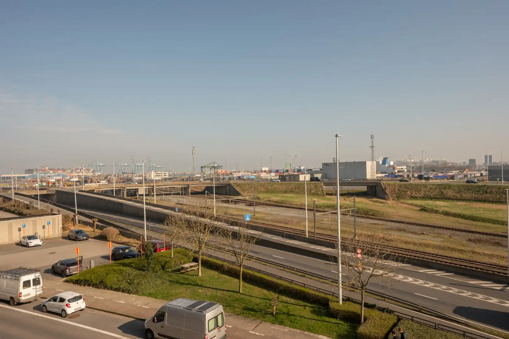 Instapklaar appartement met terras en autostaanplaats incl foto 16