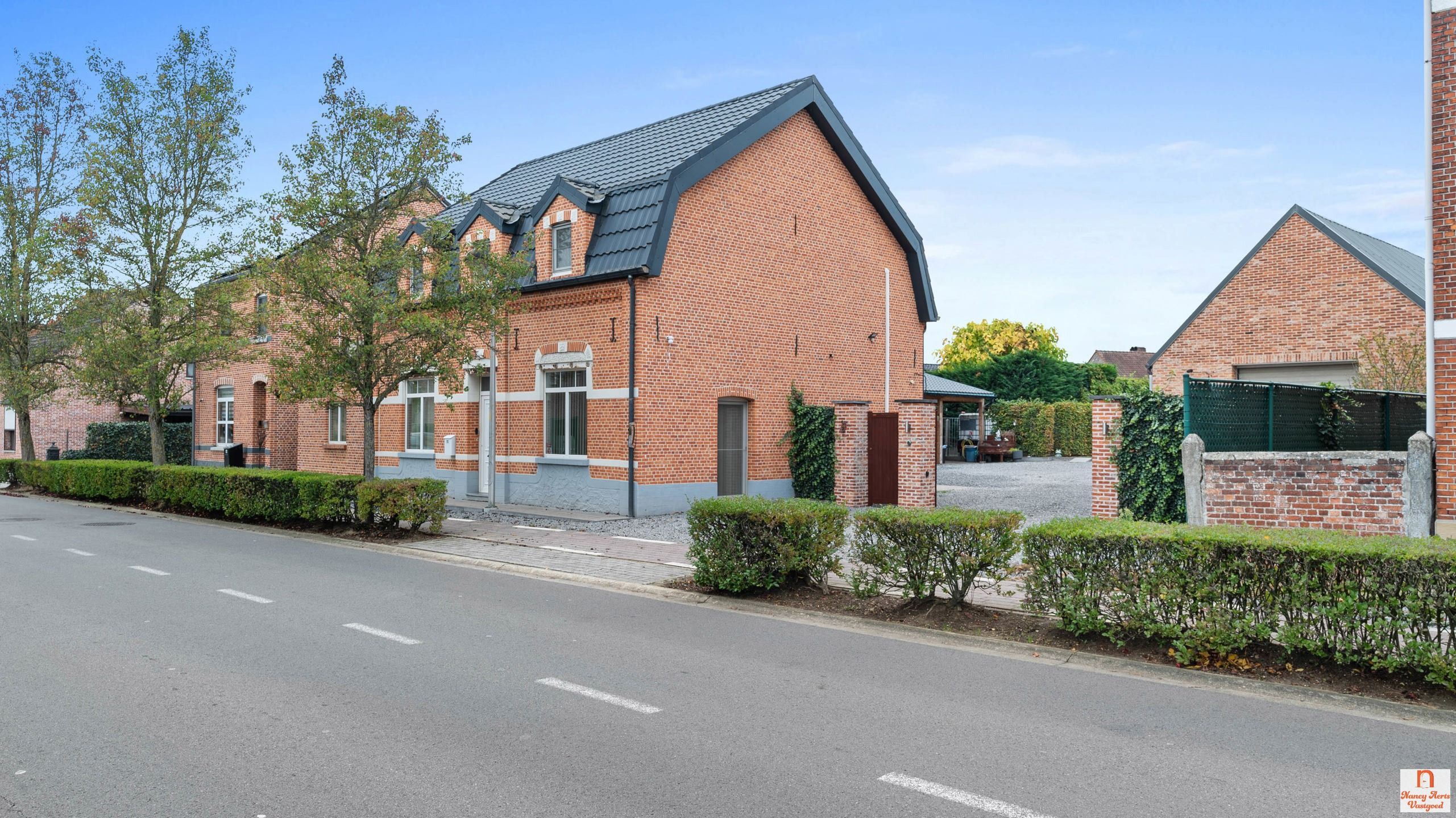 Authentieke woning met moderne toets en hedendaags comfort foto 3