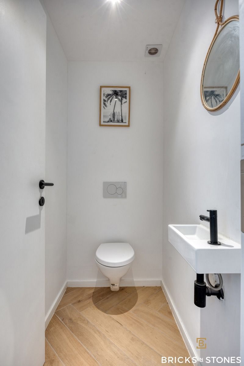 Zeer ruime halfopen bebouwing met praktrijkruimte en prachtige tuin foto 21