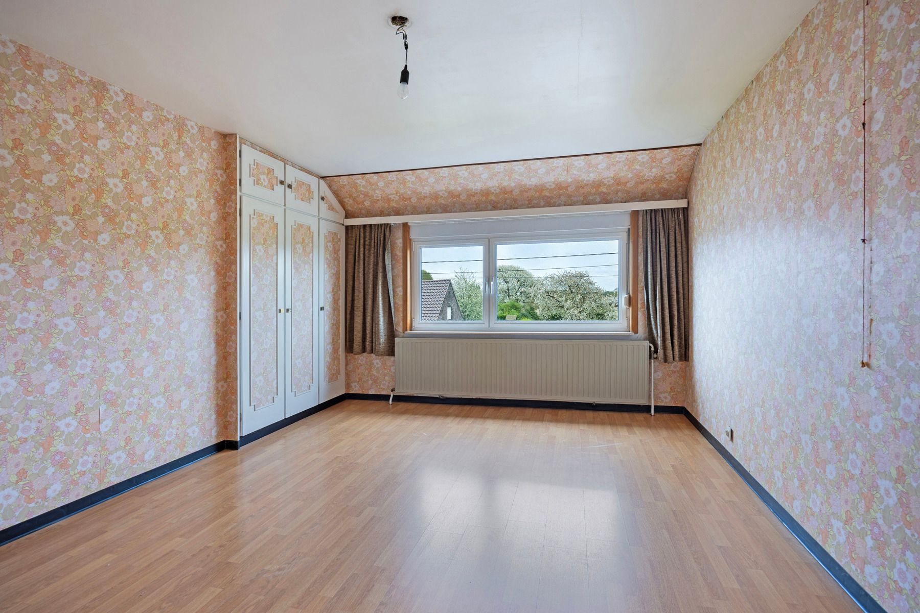 Ruime woning met potentieel op perceel van 13a70ca. foto 17