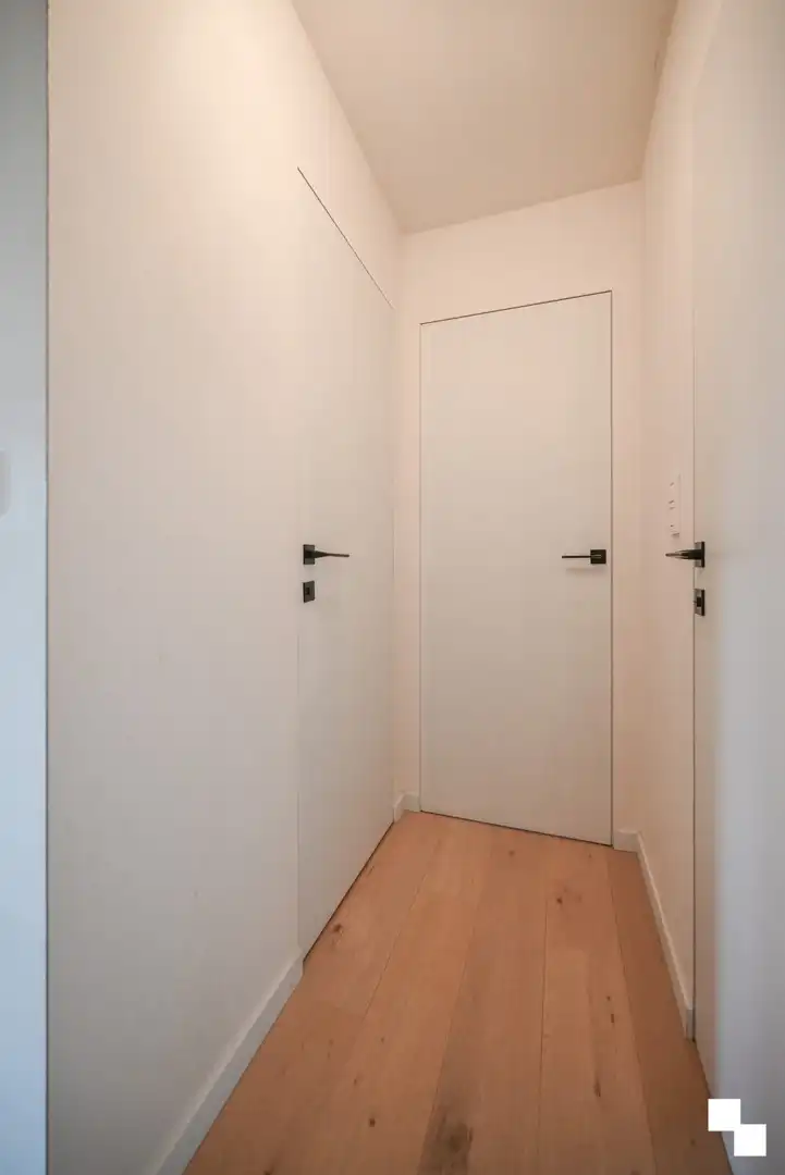 Tweeslaapkamer appartement met garage nabij het centrum van Izegem foto 14