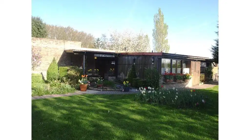 Charmehotel met 10 kamers te koop in Oudenburg foto 17