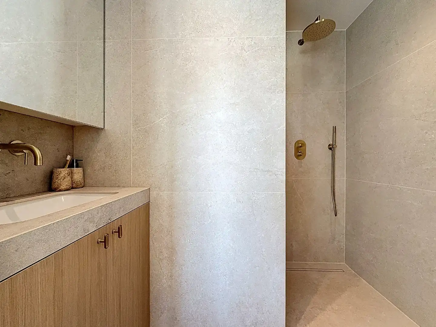 Gerenoveerd luxe appartement met terras op topligging in Nieuwpoort-Bad foto 12