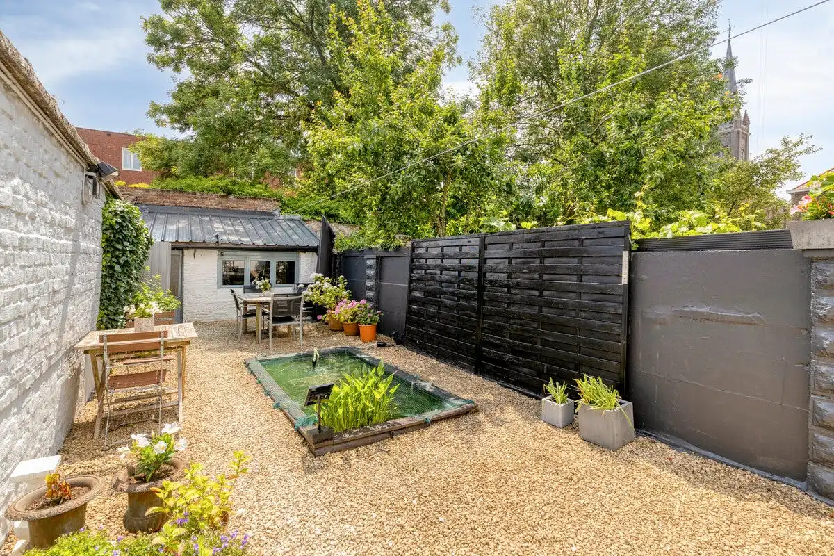 Te renoveren burgerhuis met charmante elementen en stadstuin foto 16
